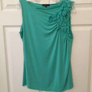 Anne Klein Top Sleeveless w/Petal detail.  Size: L